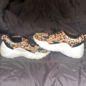 Leopard Print Gianni Bini sneakers